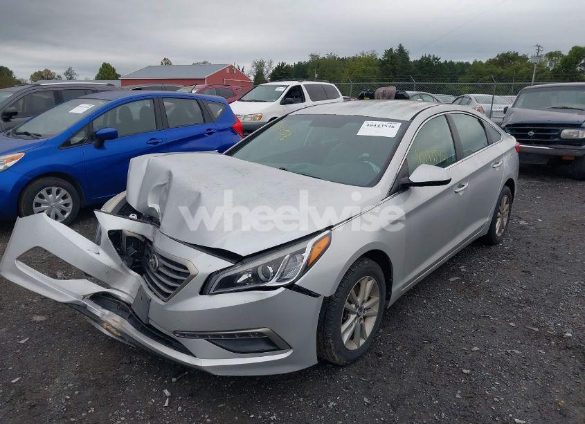 Photo 2 of 2015 Hyundai Sonata SE (VIN 5NPE24AF5FH129745)
