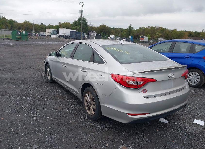 Photo 3 of 2015 Hyundai Sonata SE (VIN 5NPE24AF5FH129745)