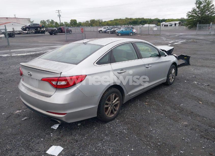 Photo 4 of 2015 Hyundai Sonata SE (VIN 5NPE24AF5FH129745)
