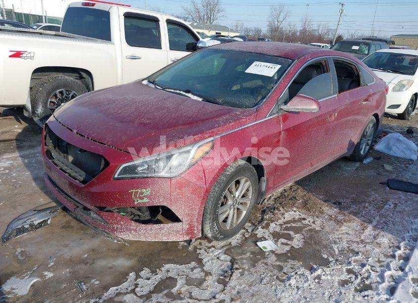 Photo 2 of 2015 Hyundai Sonata SE (VIN 5NPE24AF5FH145699)