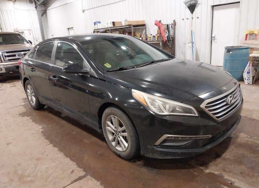 2015 Hyundai Sonata SE (VIN 5NPE24AF5FH168819) main photo