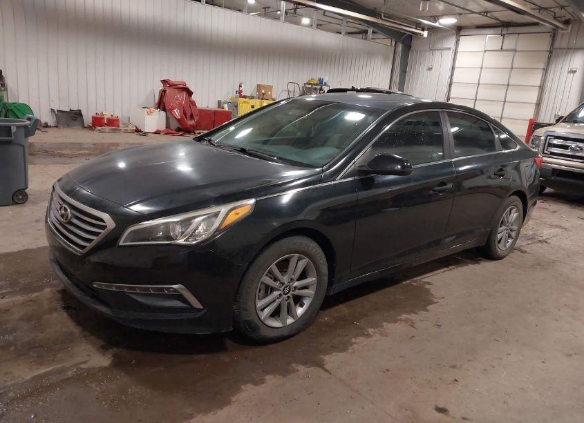 Photo 2 of 2015 Hyundai Sonata SE (VIN 5NPE24AF5FH168819)