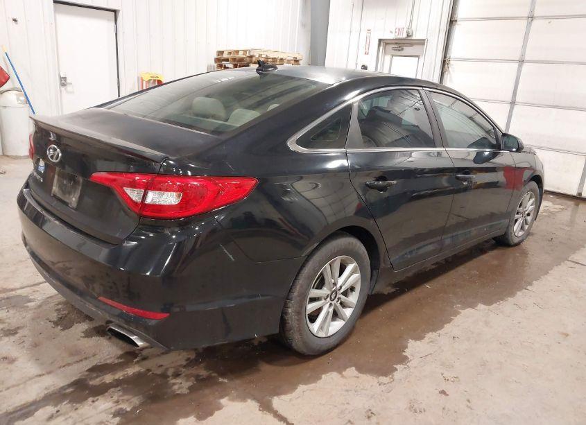 Photo 4 of 2015 Hyundai Sonata SE (VIN 5NPE24AF5FH168819)