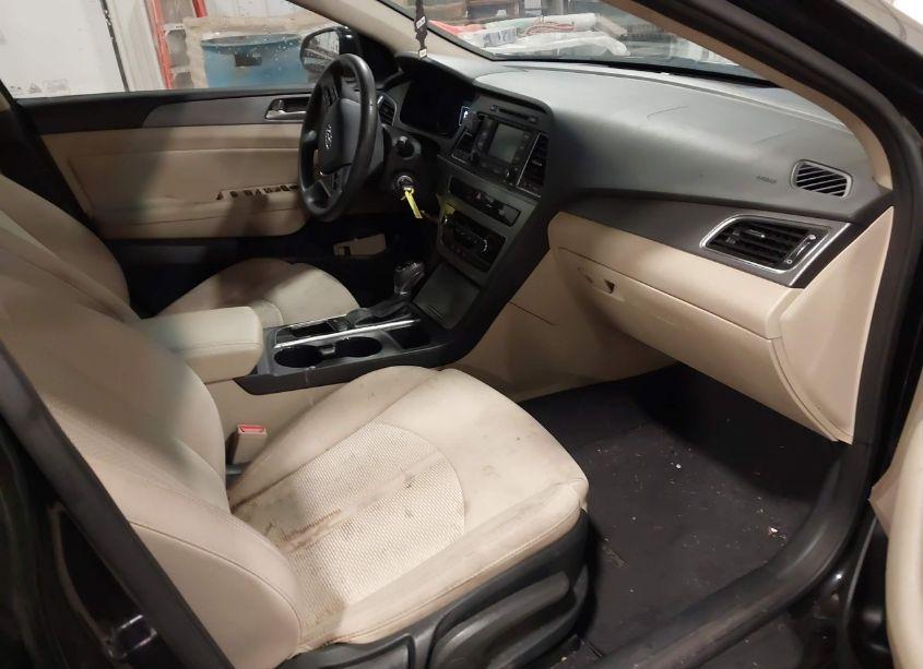 Photo 5 of 2015 Hyundai Sonata SE (VIN 5NPE24AF5FH168819)