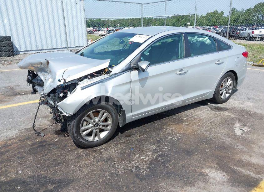 Photo 2 of 2015 Hyundai Sonata SE (VIN 5NPE24AF5FH174524)