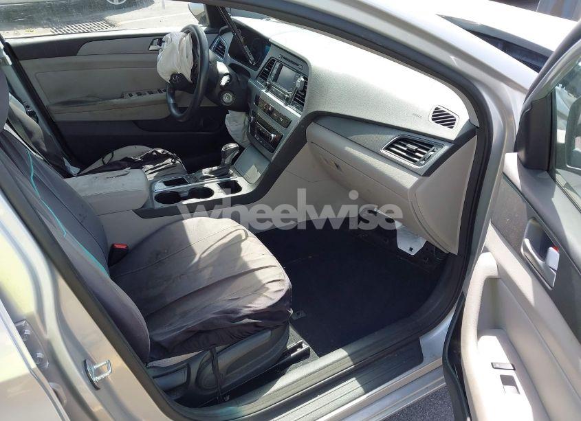 Photo 5 of 2015 Hyundai Sonata SE (VIN 5NPE24AF5FH174524)