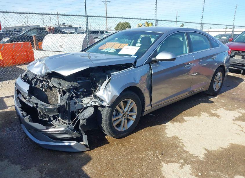 Photo 2 of 2015 Hyundai Sonata SE (VIN 5NPE24AF5FH176046)