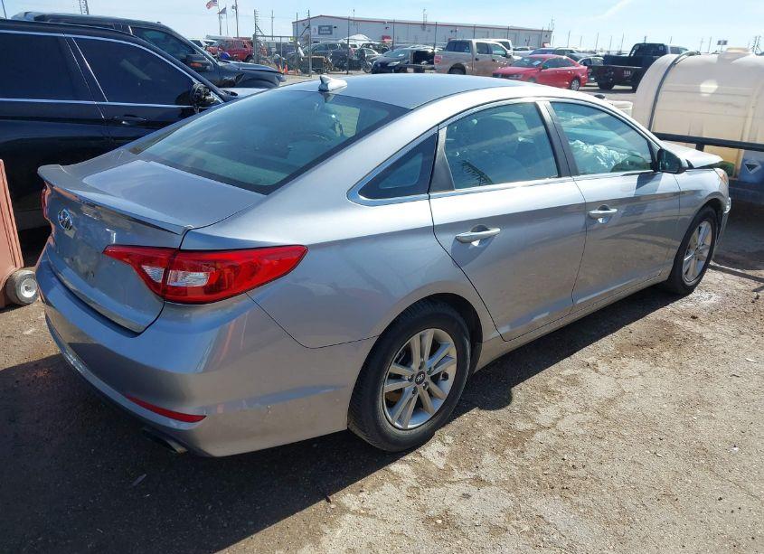 Photo 4 of 2015 Hyundai Sonata SE (VIN 5NPE24AF5FH176046)