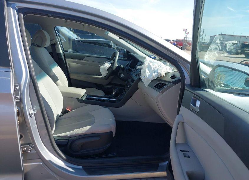 Photo 5 of 2015 Hyundai Sonata SE (VIN 5NPE24AF5FH176046)