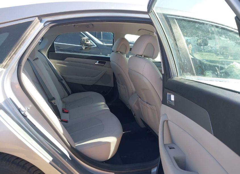 Photo 8 of 2015 Hyundai Sonata SE (VIN 5NPE24AF5FH176046)