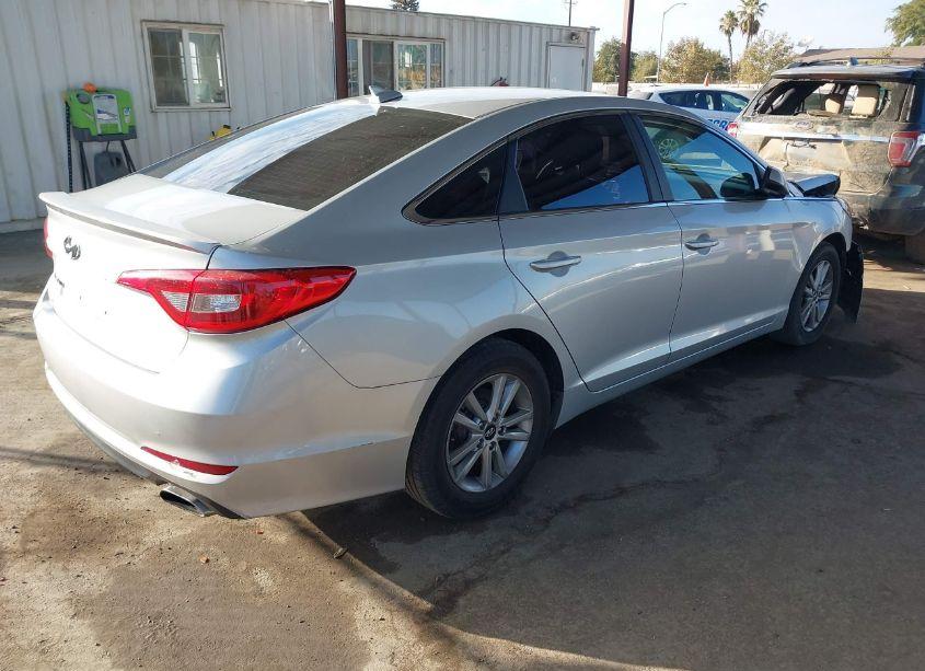 Photo 4 of 2015 Hyundai Sonata SE (VIN 5NPE24AF5FH181277)