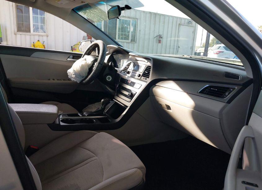Photo 5 of 2015 Hyundai Sonata SE (VIN 5NPE24AF5FH181277)