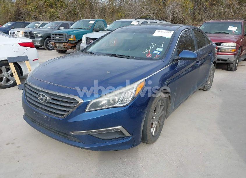 Photo 2 of 2015 Hyundai Sonata SE (VIN 5NPE24AF5FH194028)