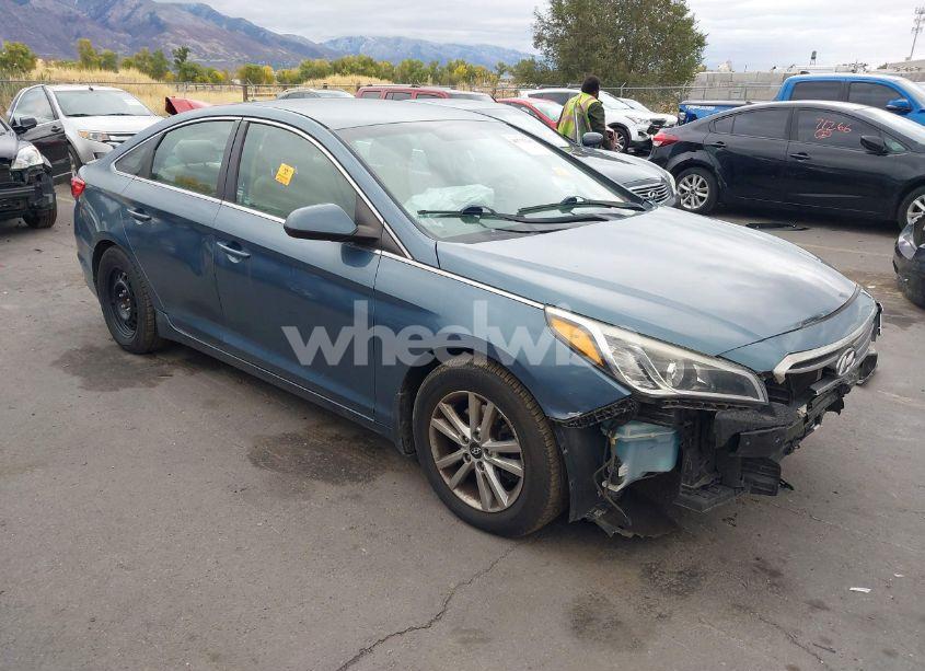 2015 Hyundai Sonata SE (VIN 5NPE24AF5FH200930) main photo
