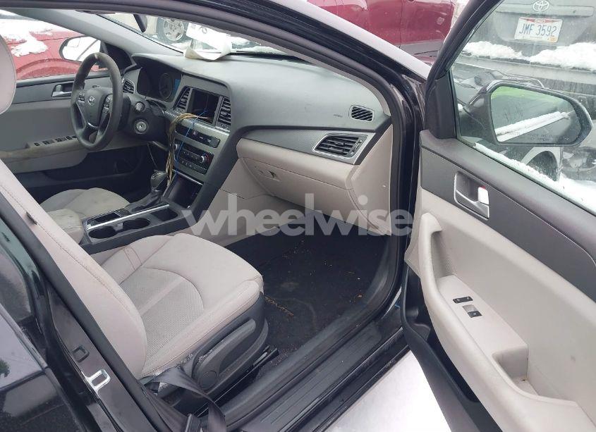 Photo 5 of 2015 Hyundai Sonata SE (VIN 5NPE24AF5FH206050)
