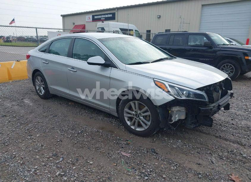 2015 Hyundai Sonata SE (VIN 5NPE24AF5FH212883) main photo