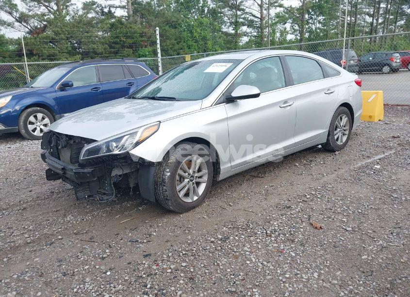 Photo 2 of 2015 Hyundai Sonata SE (VIN 5NPE24AF5FH212883)