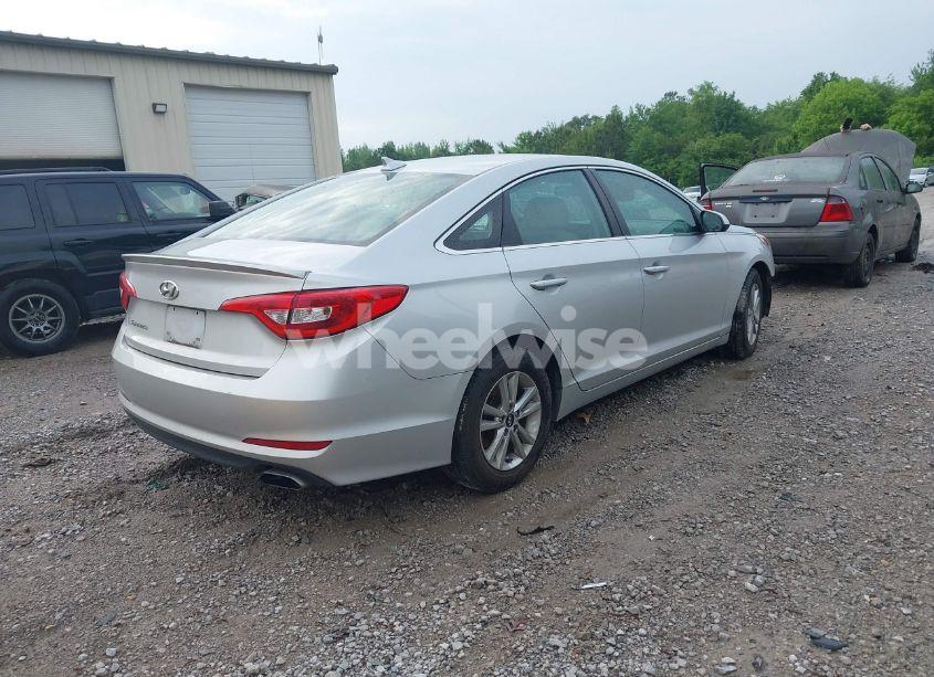Photo 4 of 2015 Hyundai Sonata SE (VIN 5NPE24AF5FH212883)