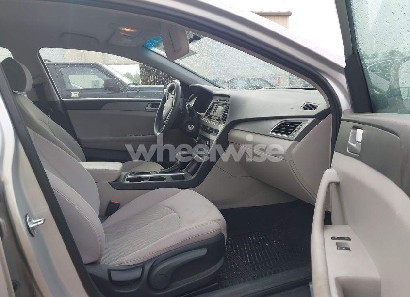 Photo 5 of 2015 Hyundai Sonata SE (VIN 5NPE24AF5FH212883)