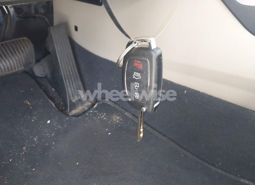 Photo 11 of 2015 Hyundai Sonata SE (VIN 5NPE24AF5FH220613)