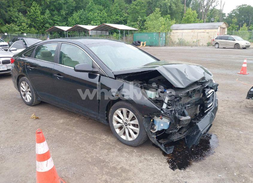 2015 Hyundai Sonata SE (VIN 5NPE24AF5FH226816) main photo