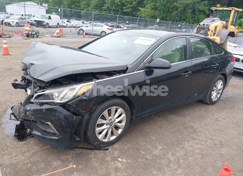 Photo 2 of 2015 Hyundai Sonata SE (VIN 5NPE24AF5FH226816)