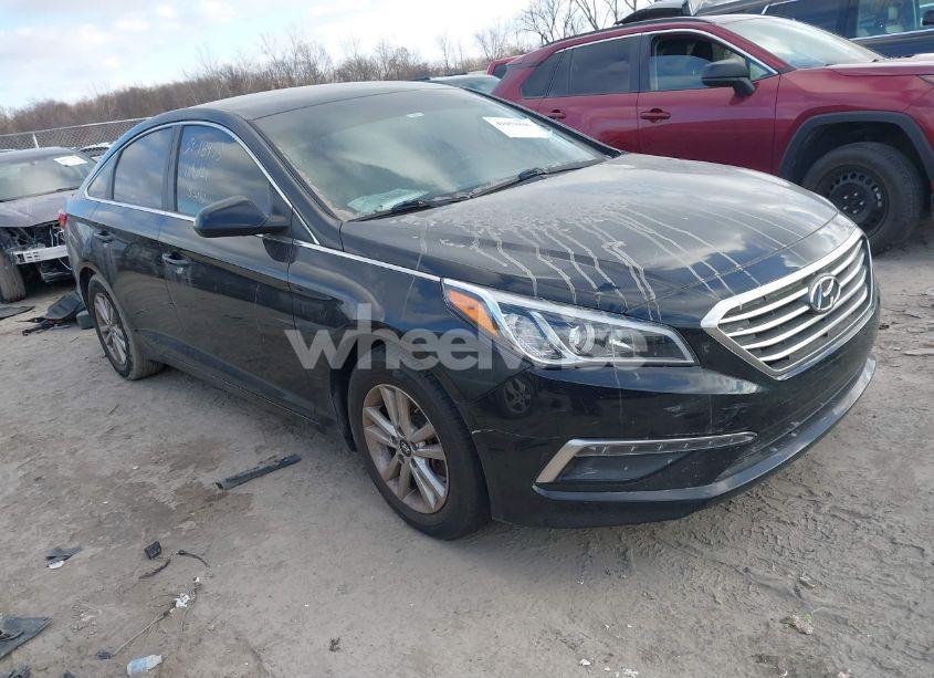 2015 Hyundai Sonata SE (VIN 5NPE24AF5FH227299) main photo