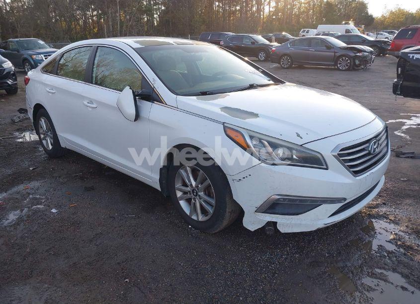 2015 Hyundai Sonata SE (VIN 5NPE24AF5FH227870) main photo