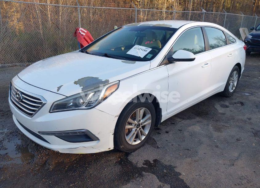 Photo 2 of 2015 Hyundai Sonata SE (VIN 5NPE24AF5FH227870)
