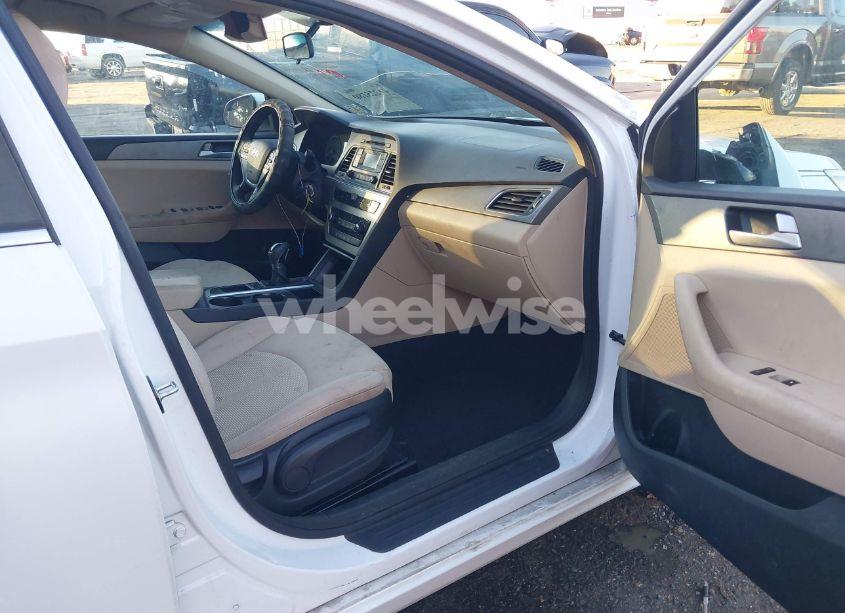 Photo 5 of 2015 Hyundai Sonata SE (VIN 5NPE24AF5FH227870)