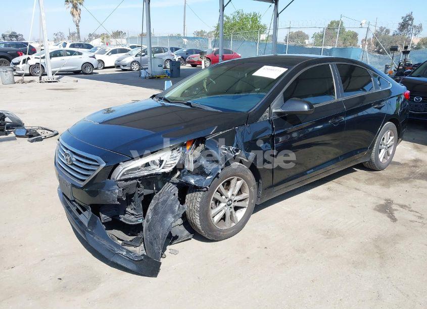 Photo 2 of 2015 Hyundai Sonata SE (VIN 5NPE24AF5FH257094)