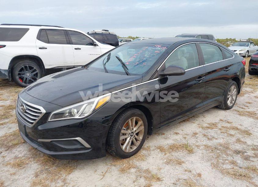 Photo 2 of 2016 Hyundai Sonata SE (VIN 5NPE24AF5GH267898)