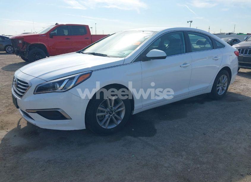 Photo 2 of 2016 Hyundai Sonata SE (VIN 5NPE24AF5GH286810)