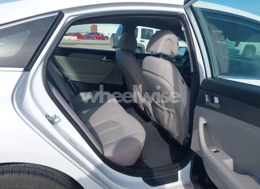 Photo 8 of 2016 Hyundai Sonata SE (VIN 5NPE24AF5GH286810)