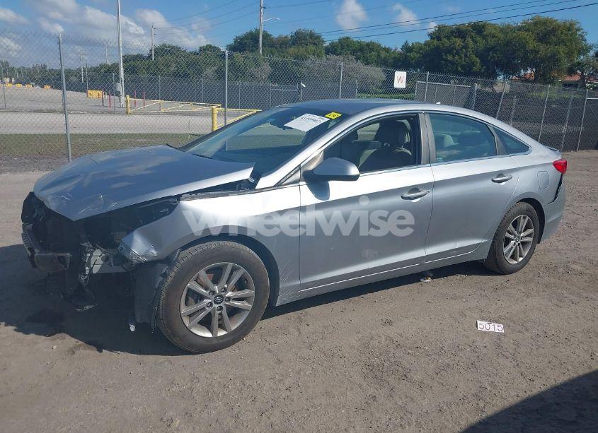 Photo 2 of 2016 Hyundai Sonata SE (VIN 5NPE24AF5GH287472)