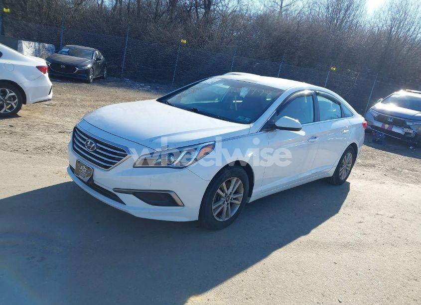 Photo 2 of 2016 Hyundai Sonata SE (VIN 5NPE24AF5GH287794)