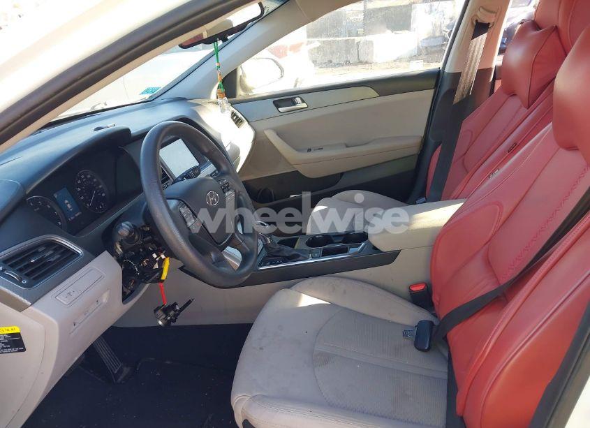 Photo 5 of 2016 Hyundai Sonata SE (VIN 5NPE24AF5GH287794)