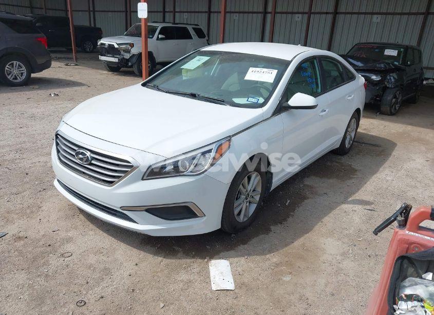 Photo 2 of 2016 Hyundai Sonata SE (VIN 5NPE24AF5GH288850)