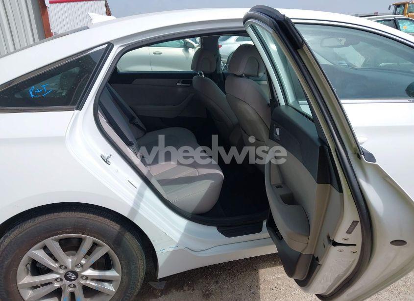 Photo 8 of 2016 Hyundai Sonata SE (VIN 5NPE24AF5GH288850)