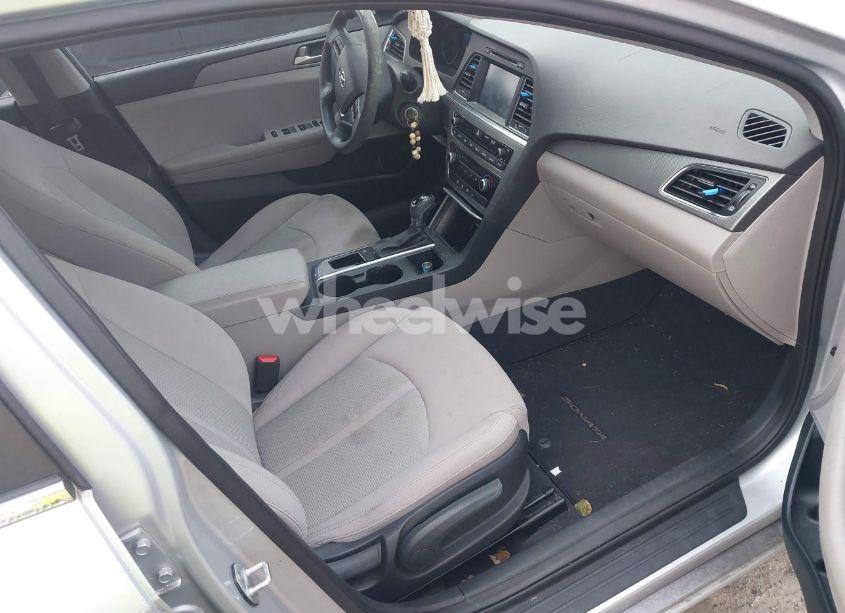 Photo 5 of 2016 Hyundai Sonata SE (VIN 5NPE24AF5GH304108)
