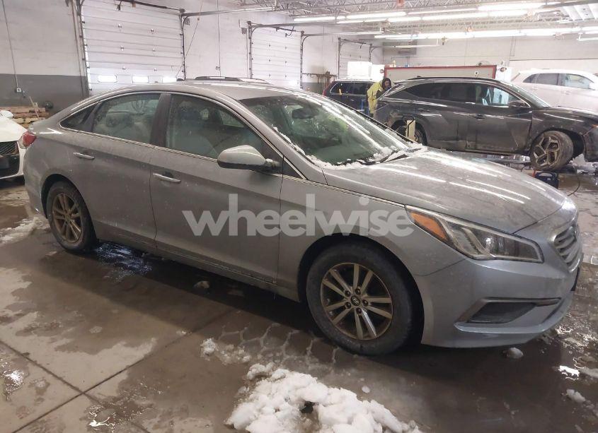 2016 Hyundai Sonata SE (VIN 5NPE24AF5GH304481) main photo