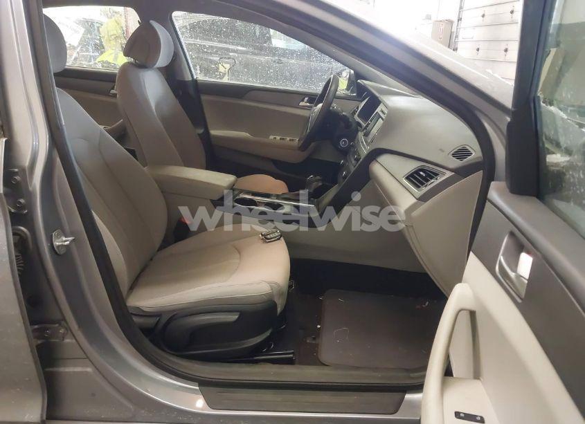 Photo 5 of 2016 Hyundai Sonata SE (VIN 5NPE24AF5GH304481)