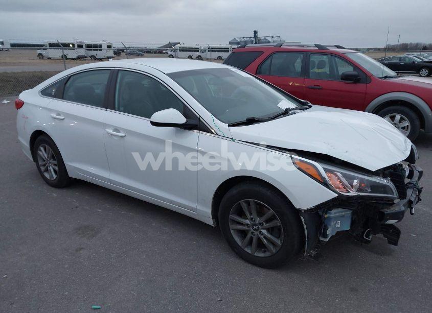 2016 Hyundai Sonata SE (VIN 5NPE24AF5GH306148) main photo