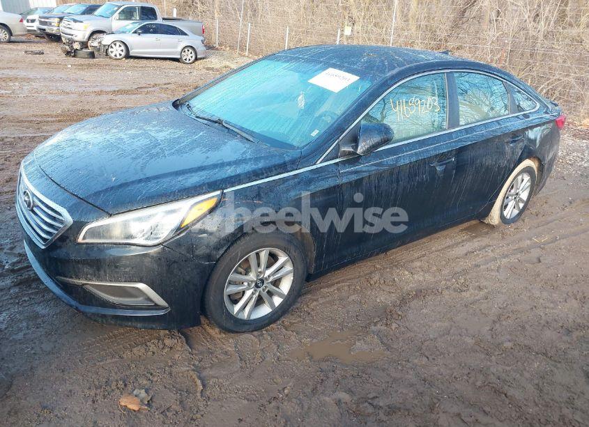 Photo 2 of 2016 Hyundai Sonata SE (VIN 5NPE24AF5GH327811)