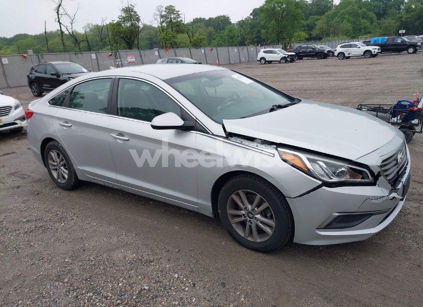 2016 Hyundai Sonata SE (VIN 5NPE24AF5GH333219) main photo