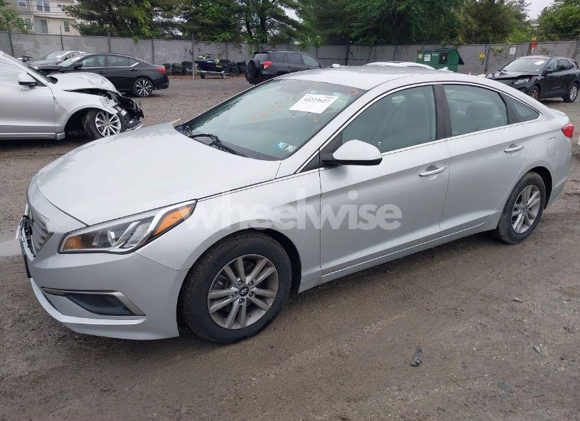 Photo 2 of 2016 Hyundai Sonata SE (VIN 5NPE24AF5GH333219)