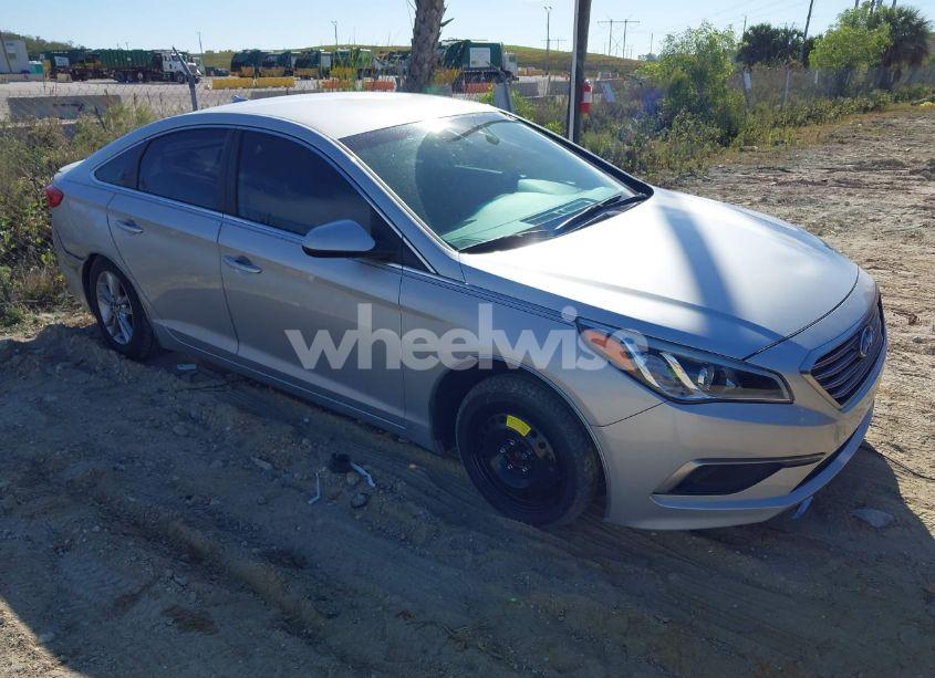 2016 Hyundai Sonata SE (VIN 5NPE24AF5GH337335) main photo