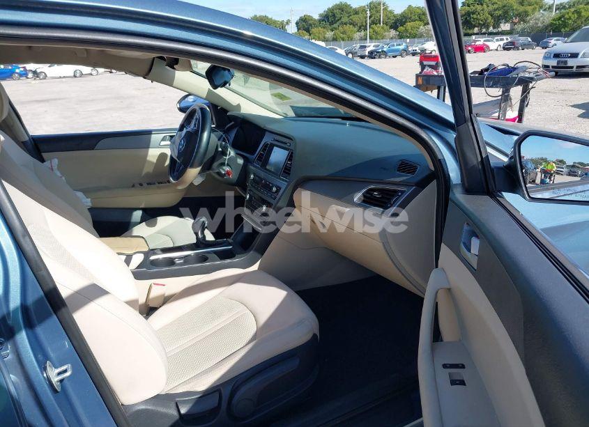 Photo 5 of 2016 Hyundai Sonata SE (VIN 5NPE24AF5GH354393)