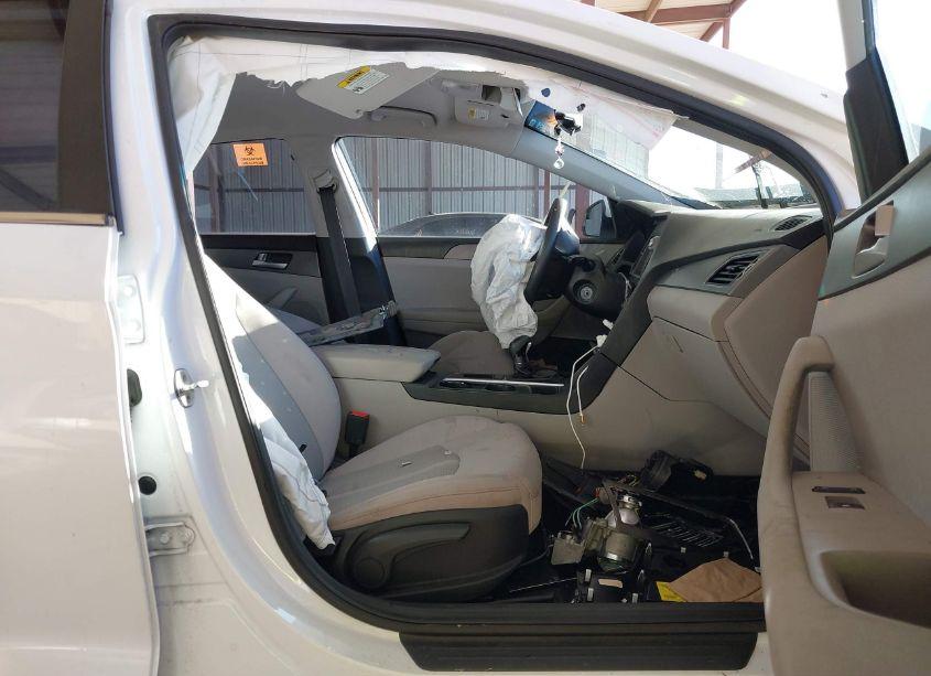 Photo 5 of 2016 Hyundai Sonata SE (VIN 5NPE24AF5GH356824)