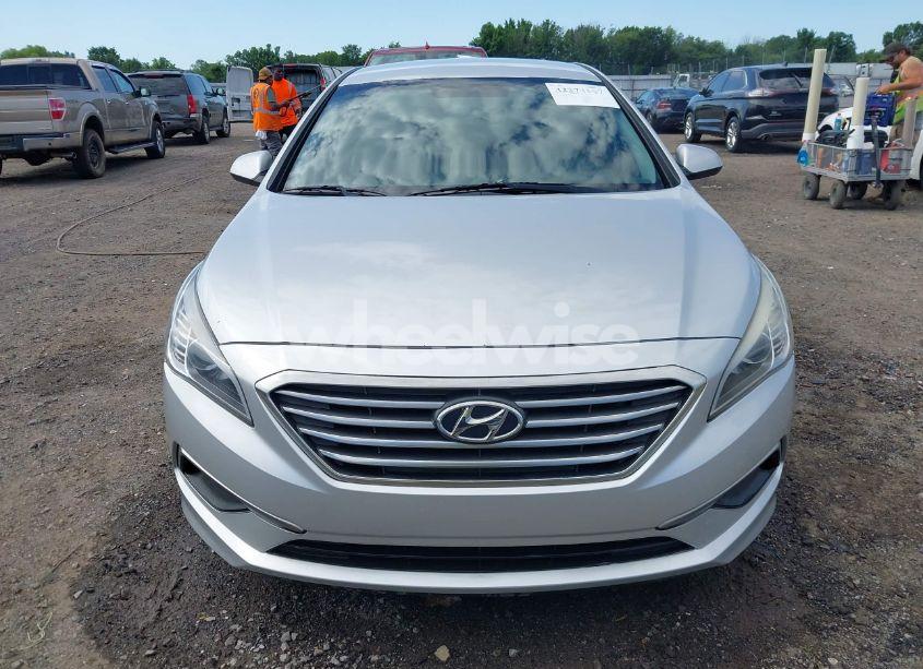 Photo 12 of 2016 Hyundai Sonata SE (VIN 5NPE24AF5GH359254)